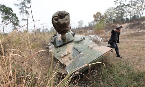Đại gia Trung Quốc chơi ngông bằng xe tăng