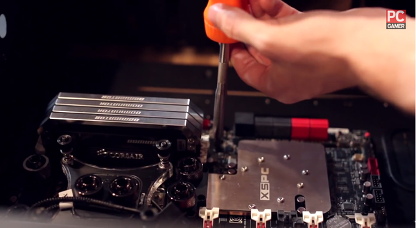 Large Pixel Collider - Qu&aacute;i vật PC với 4 card GTX Titan 2