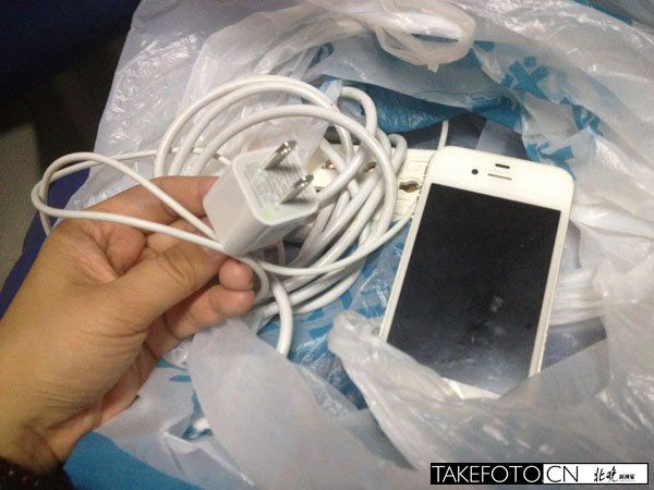 iPhone lại gây ra tai nạn điện giật nguy hiểm