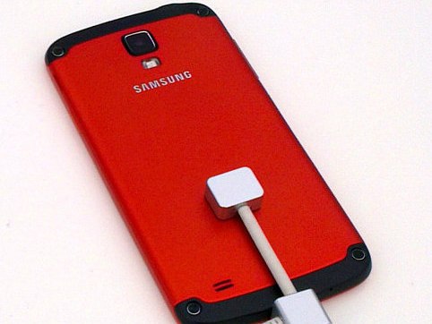 
	H&igrave;nh ảnh thiết kế bị r&ograve; rỉ của Galaxy S4 Active.