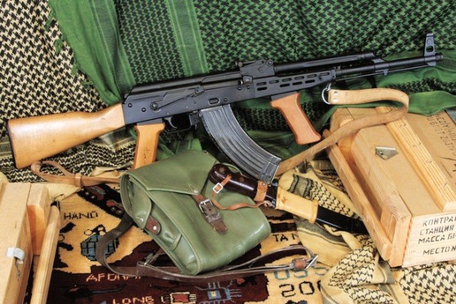  Khẩu AKM-63 Hungary đầu tiên được sản xuất vào năm 1963. Đây là một trong những biến thể hiếm của AK tại Hoa Kỳ.