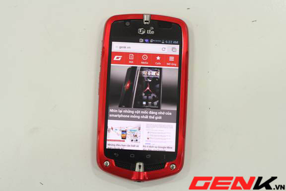 Cận cảnh smartphone nồi đồng cối đá Casio G'zOne CA-201L giá 5 triệu đồng tại Việt Nam