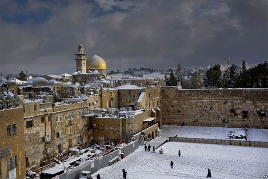  Tuyết rơi dày tại Jerusalem.