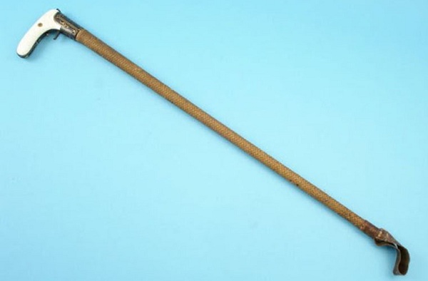  Chiếc gậy chống Patoong dùng cho những người già khi sức khỏe giảm sút.