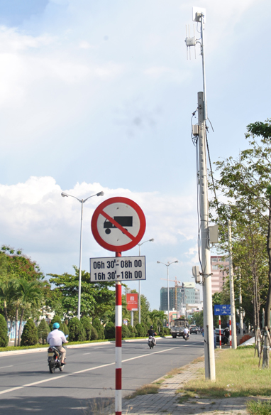  Thiết bị phát WiFi được lắp đặt tại một tuyến phố ở TP Đà Nẵng - Ảnh: Phan Chung
