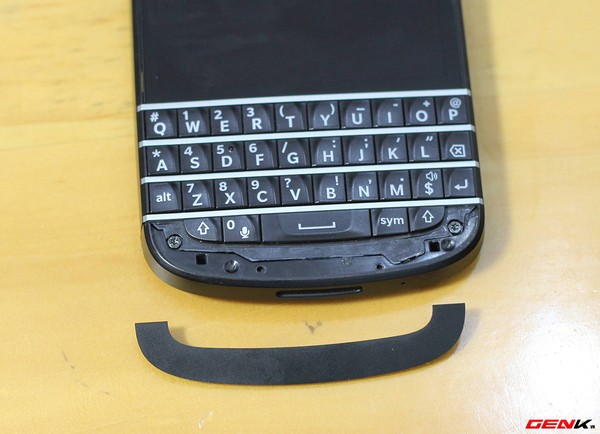 Bên trong BlackBerry Q10: chặt chẽ, dễ sửa 3