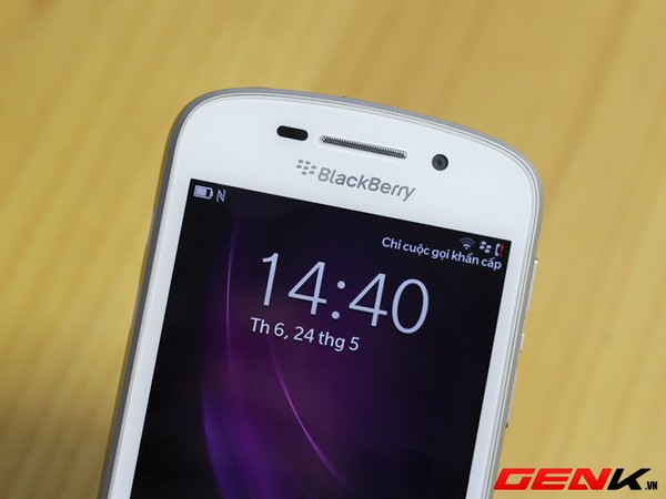 Mở hộp BlackBerry Q10 phiên bản màu trắng tại Việt Nam 11