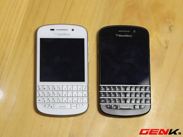 Mở hộp BlackBerry Q10 phiên bản màu trắng tại Việt Nam 13