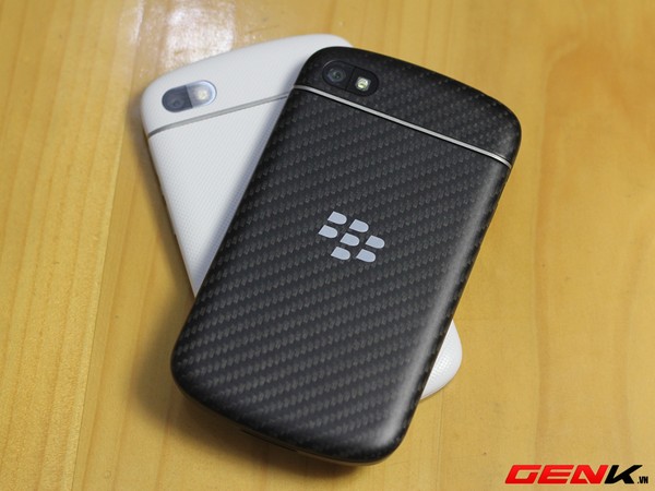 Mở hộp BlackBerry Q10 phiên bản màu trắng tại Việt Nam 18