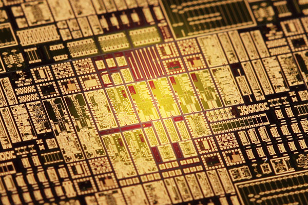  Các chip phát/nhận tín hiệu kích cỡ 4mm x 1.5mm