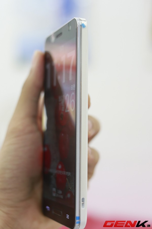 Mở hộp LG Optimus GK: chiếc G Pro có thiết kế nhỏ gọn 10