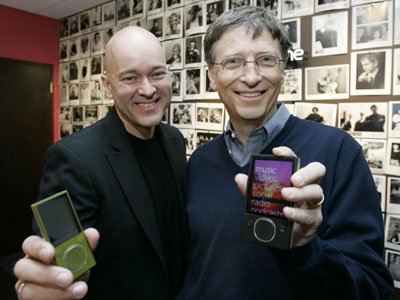  “Lần này Steve Jobs đã làm tôi khá bất ngờ, tôi nghĩ đã đến lúc mình cần một vài kế hoạch để chứng minh bản thân có thể phản ứng nhanh nhạy hơn và tạo ra những thiết bị thông minh hơn.” – Gates nói về iPod.