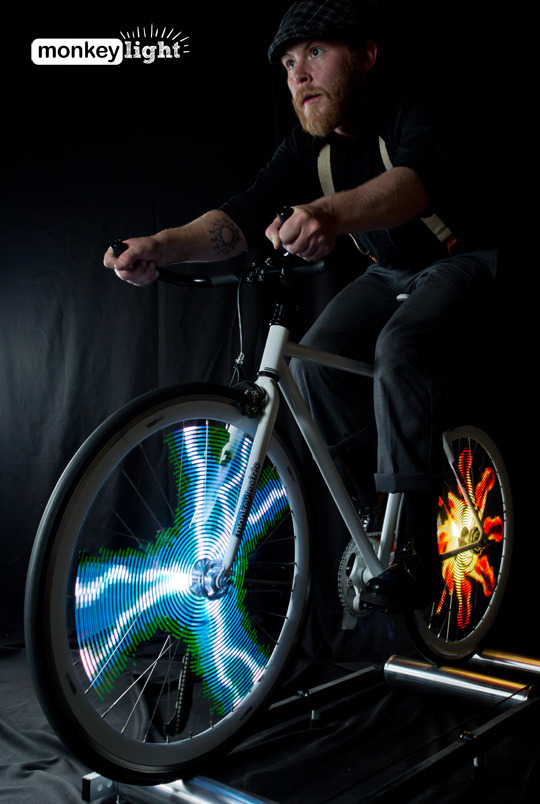 Mokey Light Pro: Gắn hình GIF động vào bánh xe đạp