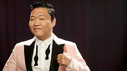  Nhờ Youtube, Psy trở thành một hiện tượng nổi tiếng toàn cầu, và thước đo của sự nổi tiếng bằng pageview của Youtube.