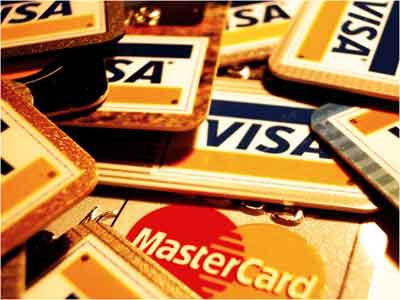 Bắt khẩn cấp 8 người ăn cắp cả trăm triệu USD thẻ tín dụng
