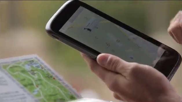Hình ảnh tablet xuất hiện trong quảng cáo Street View của Google.