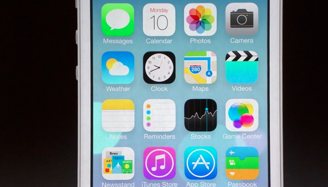 iOS 7 sử dụng các biểu tượng ứng dụng có phần màu mè và không có chiều sâu.