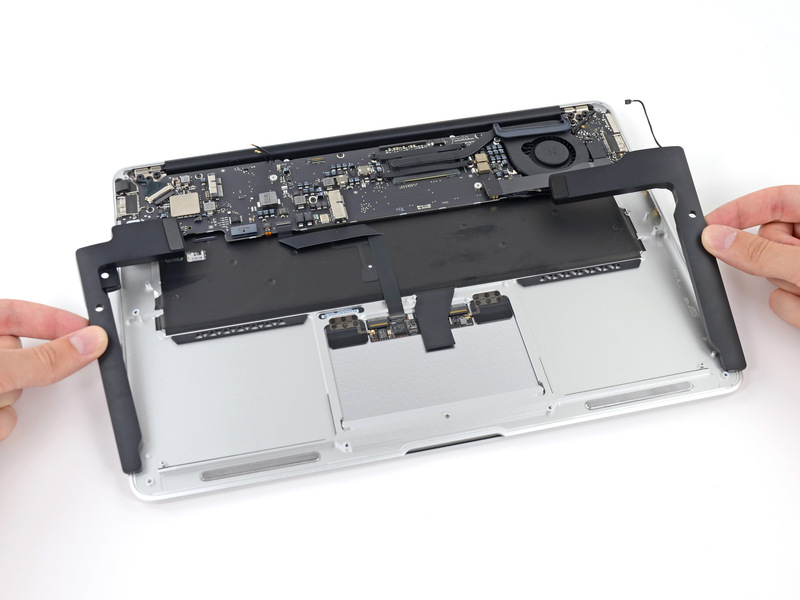 Bên trong MacBook Air 2013: Pin lớn hơn, 2 micro, SSD do Samsung sản xuất