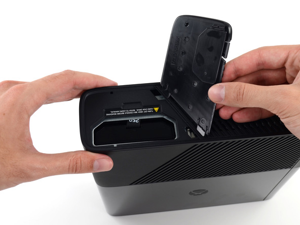 Xbox_360_E_ben_trong_4