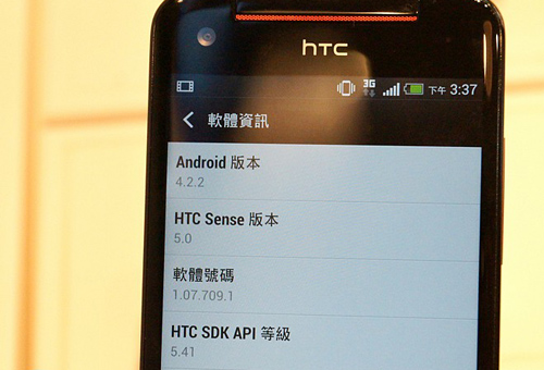  HTC Butterflys S sử dụng màn hình 5 inch cho độ phân giải Full HD và mật độ điểm ảnh 440 ppi.
