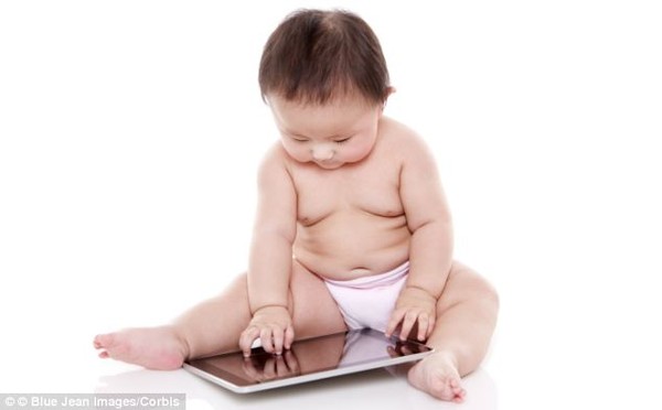  Việc trẻ em được tiếp xúc với các món đồ công nghệ từ quá sớm có ảnh hưởng không tốt.