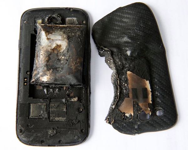 Galaxy S3 phát nổ làm bị thương một cô gái trẻ