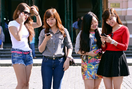 
	Ở một số nước ph&aacute;t triển, thiết bị điện tử đang dần thay thế s&aacute;ch gi&aacute;o khoa