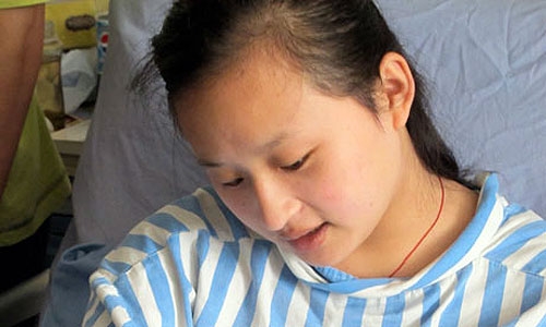  Tian Yu, cô gái 17 tuổi làm việc tại nhà máy sản xuất iPhone của Foxconn, đã tự tử nhưng may mắn thoát chết.