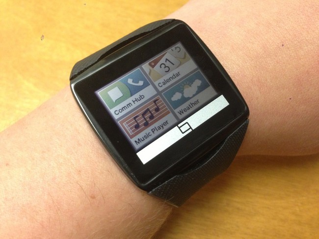  Đồng hồ thông minh Toq dùng màn hình Mirasol của Qualcomm.