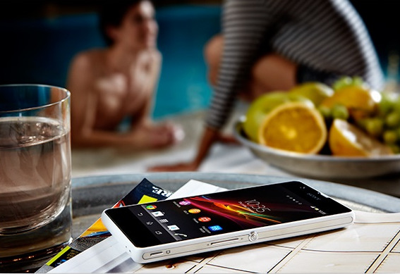 Xperia ZR chính thức ra mắt, chống nước tốt hơn cả Xperia Z 2