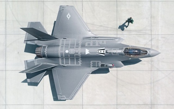  F-35A nhìn từ trên xuống