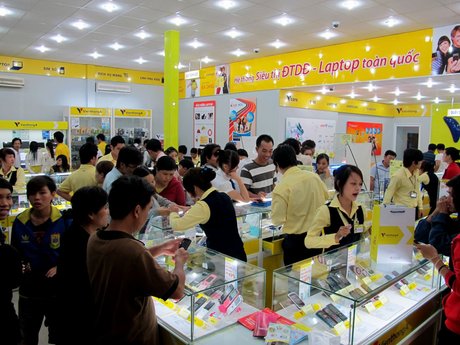  Khách hàng đang dịch chuyển sang các dòng smartphone giá rẻ và tầm trung.