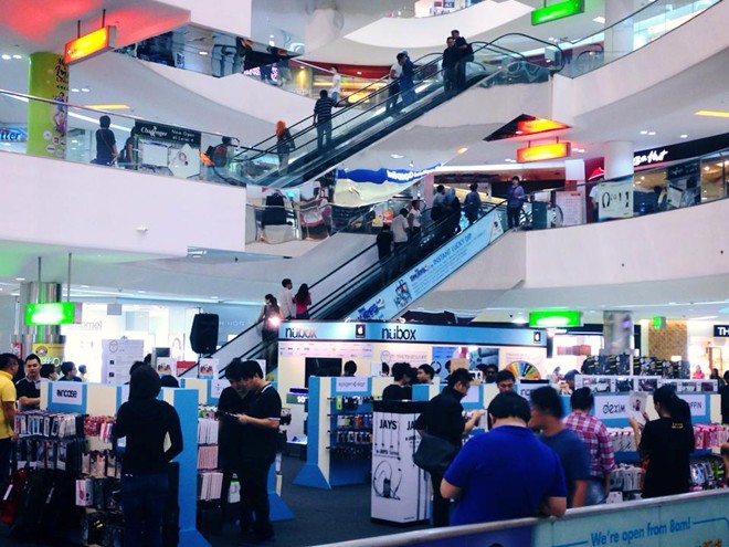 Người Việt khó mua iPhone 5S ở Singapore