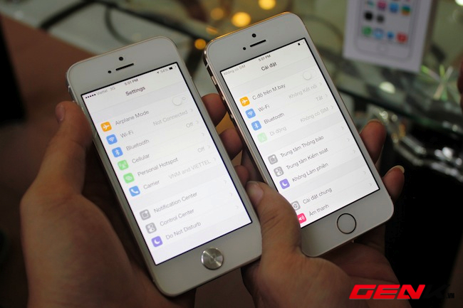  Độ sáng màn hình của iPhone 5s có vẻ thấp hơn iPhone 5, nhưng màn hình cho màu sắc thật hơn.