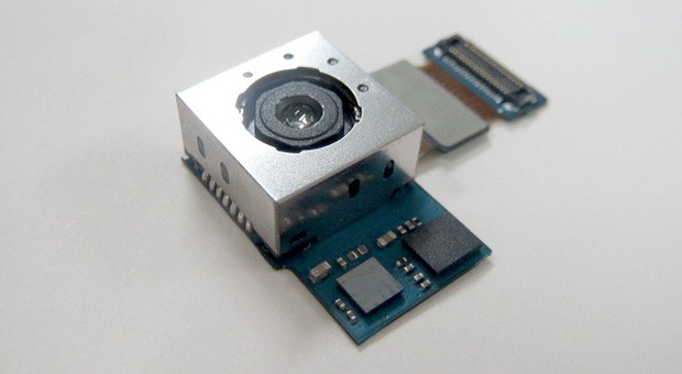 Samsung camera sensor promises twice the stabilization, eight times better lowlight shots