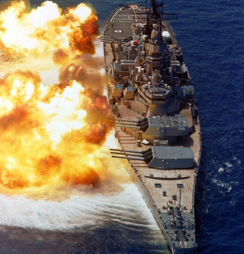  Vũ khí khủng khiếp nhất trên các chủ lực hạm lớp Iowa là 9 khẩu pháo khổng lồ 406 mm (en.wikipedia.org)