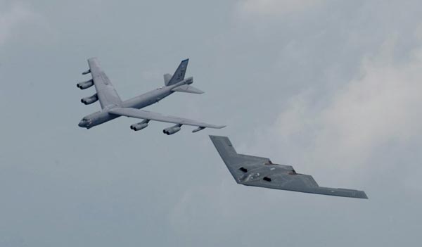 B-52 và B-2 bộ đôi răn đe hạt nhân hàng không chiến lược của Mỹ hiện tại và tương lai gần.