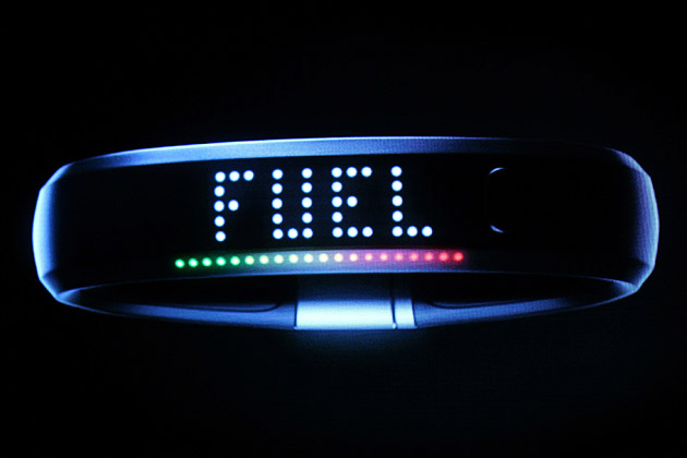 Ảnh minh họa: Hiện Nike FuelBand SE đang được bán với giá 150 USD, công ty vẫn sẽ tiếp tục bán các mẫu cũ với giá thấp hơn.