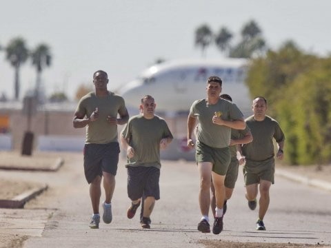 Lính Mỹ đua nhau đi hút mỡ bụng