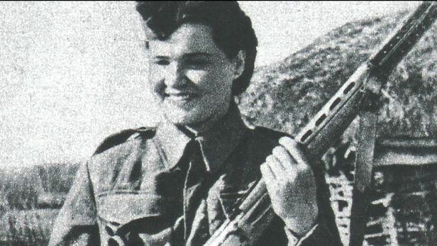  Xạ thủ bắn tỉa xinh đẹp Marie Ljalková-Lastovecká năm 1942
