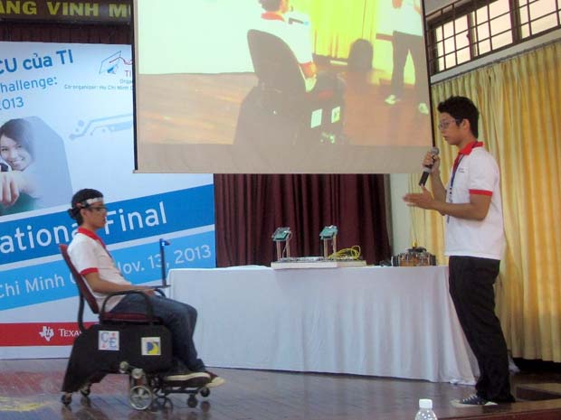  Dự án xe lăn thông minh cho người khuyết tật của ĐH Bách Khoa Đà Nẵng.  