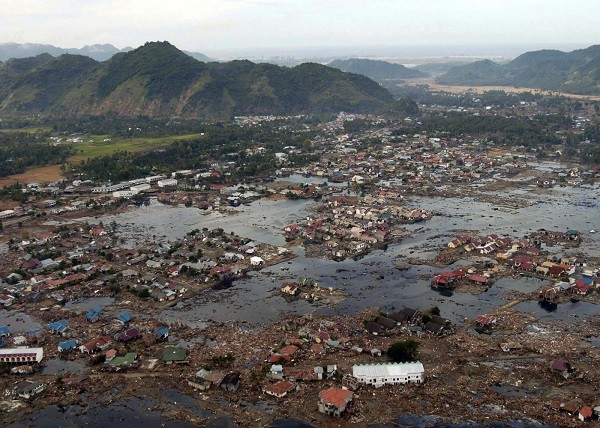 So sánh sự khủng khiếp của siêu bão Haiyan với thảm họa chấn động năm 2004 9