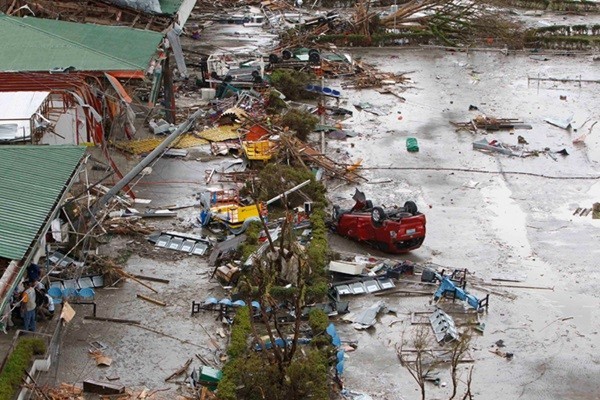 So sánh sự khủng khiếp của siêu bão Haiyan với thảm họa chấn động năm 2004 3