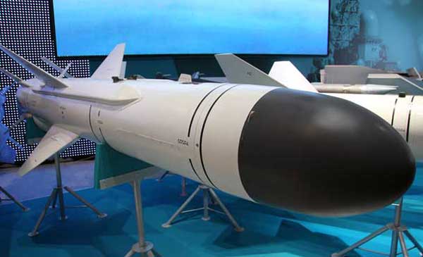 Việt Nam và Nga cũng đang hợp tác cùng nhau phát triển biến thể tên lửa chống tàu Kh-35EV