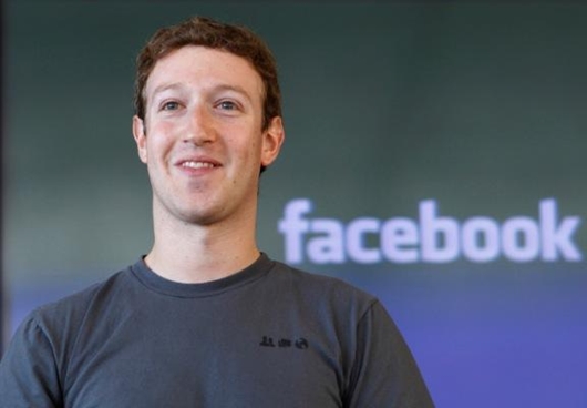 Chiếc áo màu xám quen thuộc của Zuckerberg