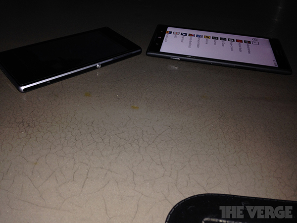 Lumia 1520 và Xperia Z.