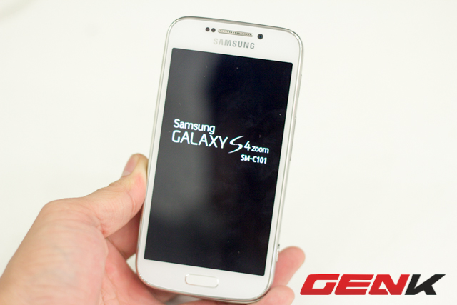 Cận cảnh cameraphone Samsung Galaxy S4 Zoom