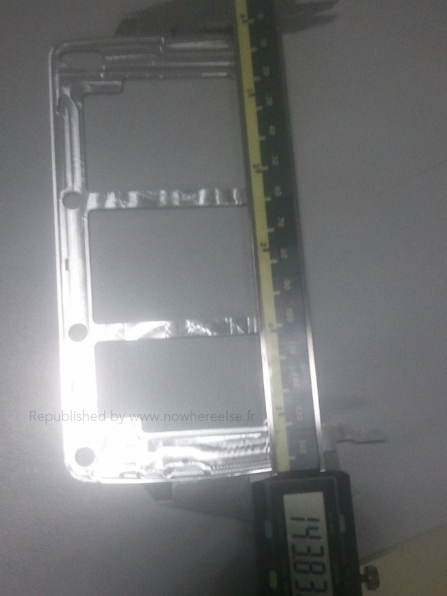 Cận cảnh bộ khung kim loại hầm hố của Galaxy S5