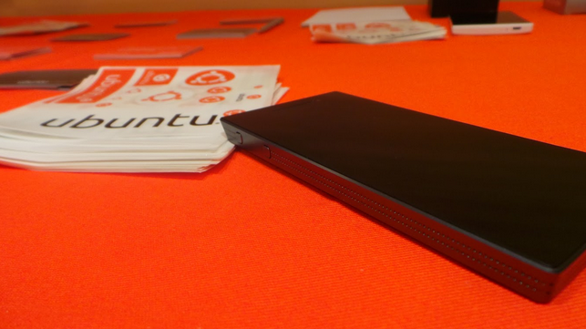 Cận cảnh rõ nét Ubuntu Edge, chiếc điện thoại sẽ làm thay đổi làng di động