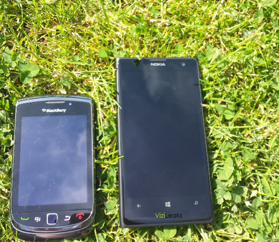  Lumia EOS ở bên phải.